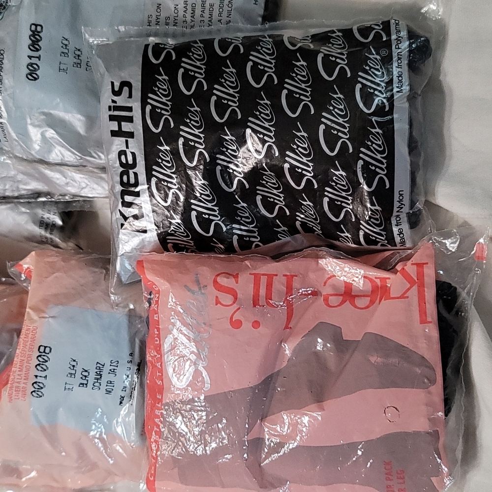 Women Silkies Knee Hi Regular 3-pak Jet Black 001008.    3 packages per purchase
